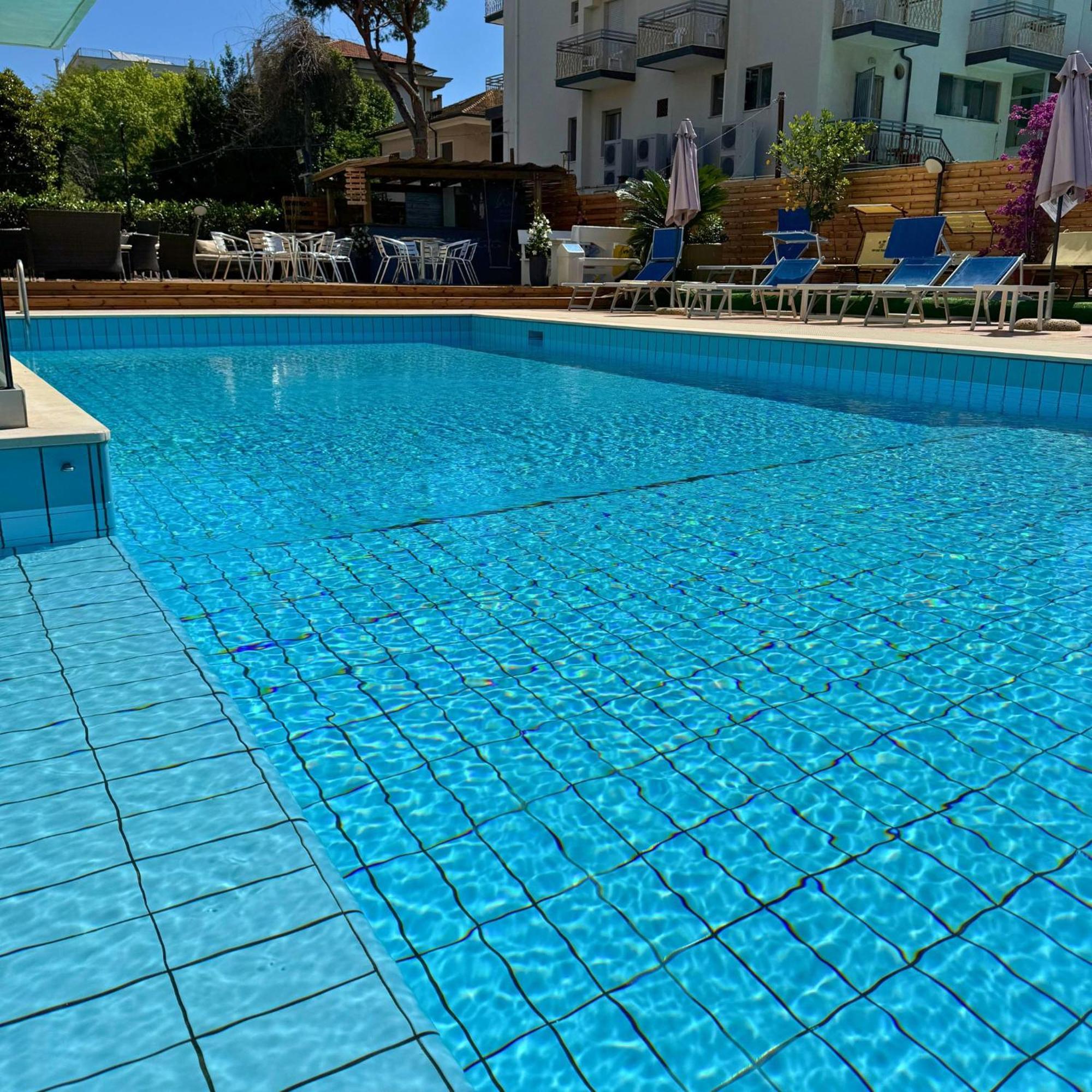 Hotel Apogeo Rimini Exterior foto